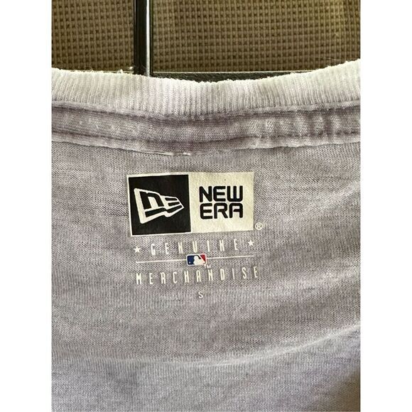 Women’s Atlanta Braves New Era Patriotic ATL v-neck t-shirt sz small - Picture 7 of 7